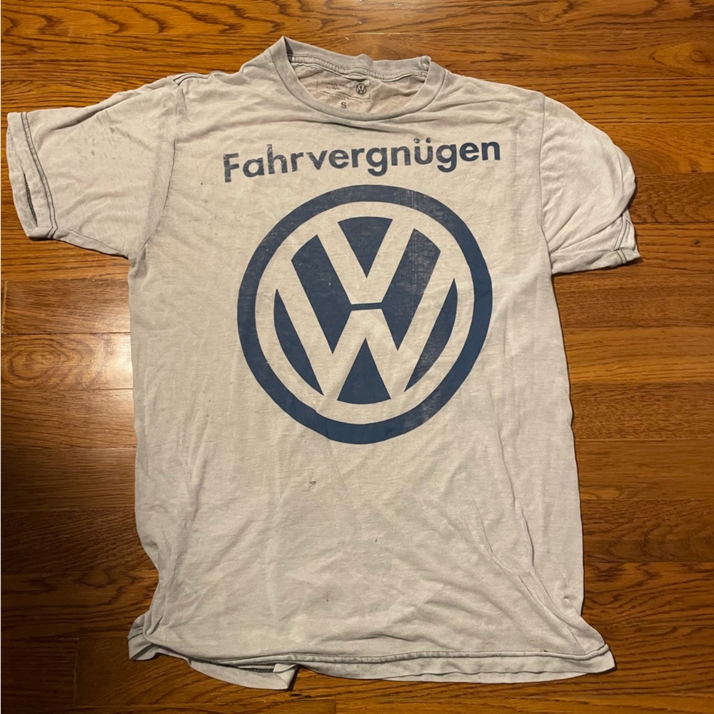 Mens small Volkswagen t shirt HAS A SMALL HOLE